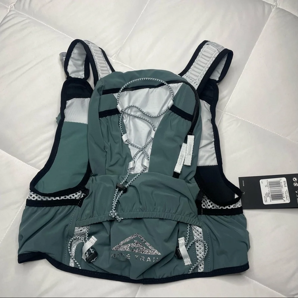 New Women Kiger Running Vest 4.0
Medium/Large
Hasta/Black/Pure Platinum/Silver - Picture 12 of 15